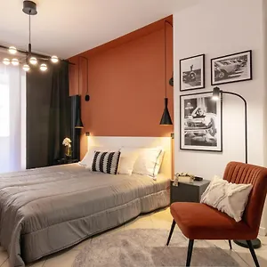 http://apartment-with-jacuzzi-suite-and-100-m2-terrace.hotels-perugia.com